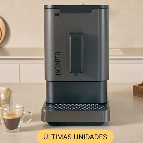 Últimas unidades de cafetera superautomática negra de Incapto