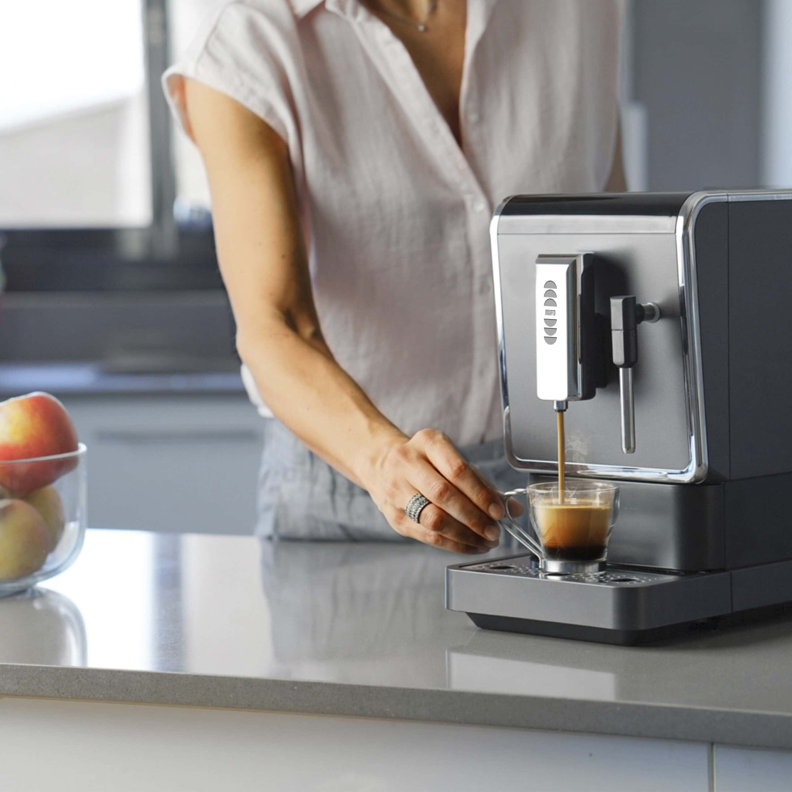 Cafetera súper automàtica de cafè en gra amb vaporitzador