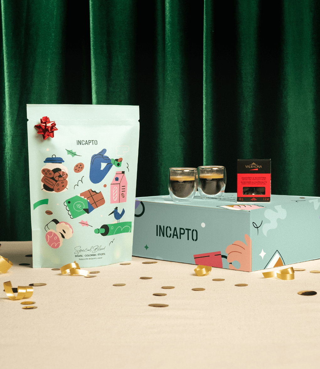 Pack Relax di Natale Incapto, con blend di stagione, bicchieri a parete doppia e cioccolato