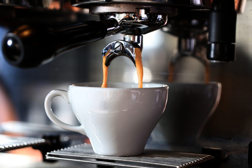 Si tu cocina es pequeña, esta es la cafetera superautomática que estabas  buscando