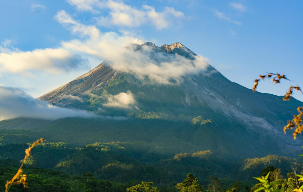 volcán de la isla de Java donde se cultivan granos de café de alta calidad