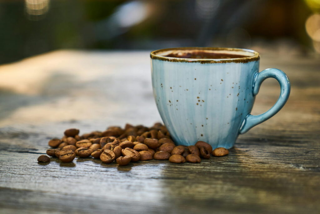 cafeine dans une tasse café