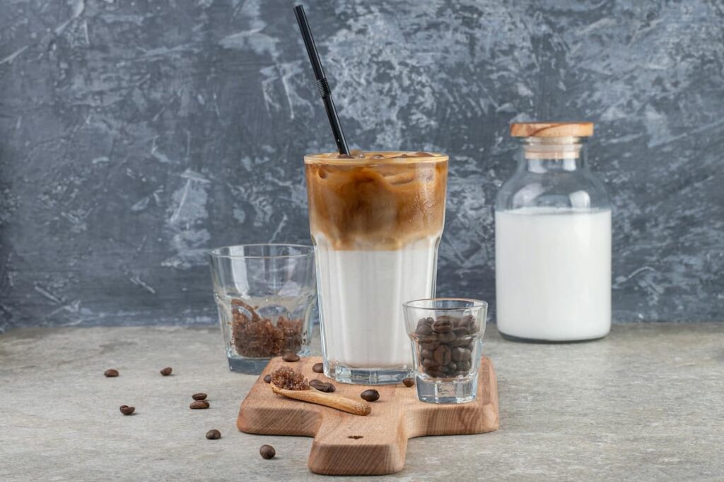 caffè freddo con latte di mandorla