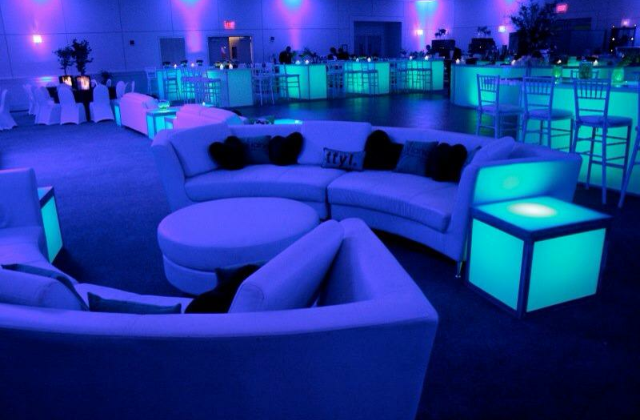 Incorporating Color Theory in Lighting Design for Live Events to Enhance Atmosphere and Experience