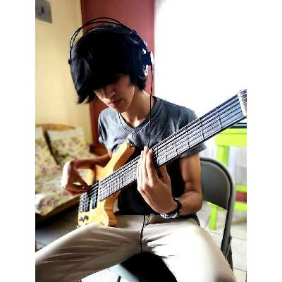 Cesar / Musician