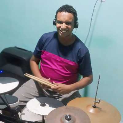 Leandro / Musician