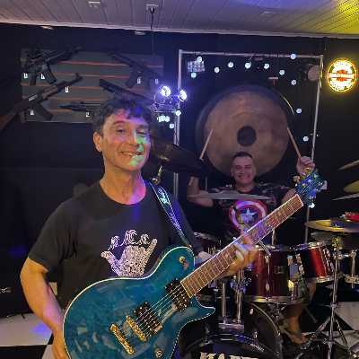 maviael / Musician