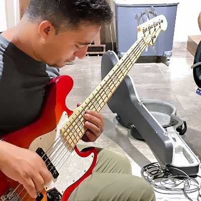 DouglasOliver / Musician