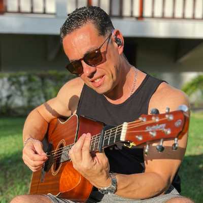 Fernando / Musician