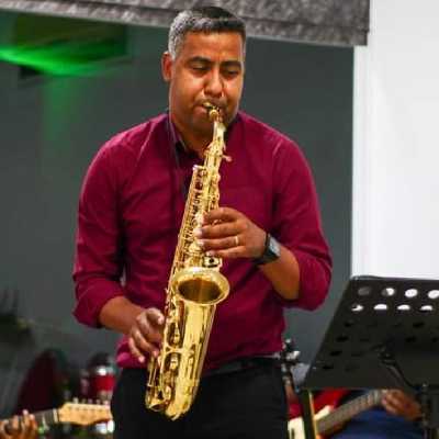 Eli / Musician
