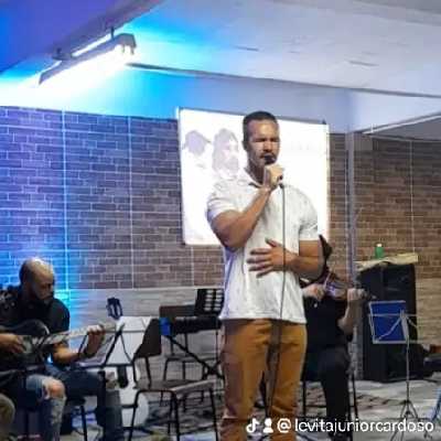 Junior / Musician