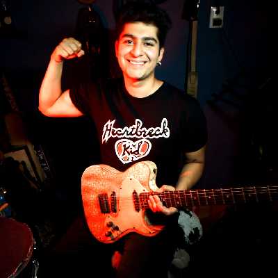Victor Manuel / Musician