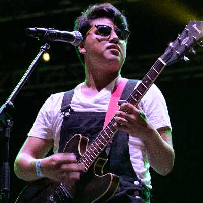 Manuel / Musician