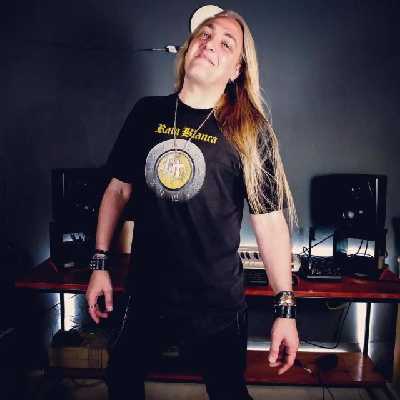 Lucas / Musician