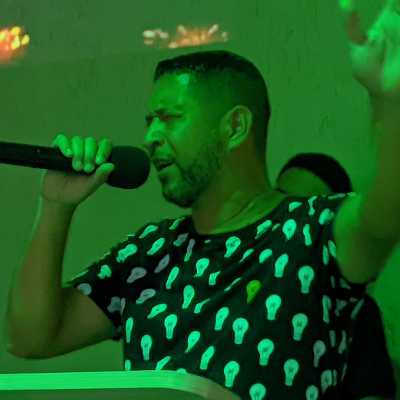 Nivaldo / Musician