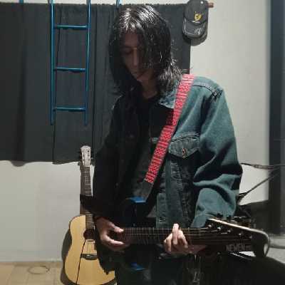 Thomas / Musician