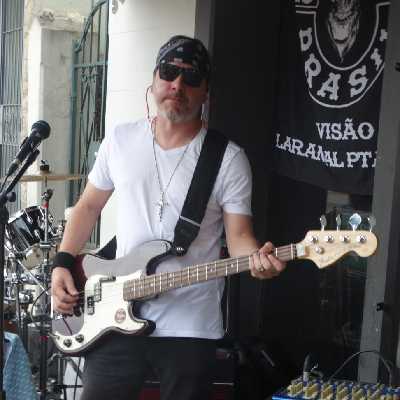 Eduardo / Musician