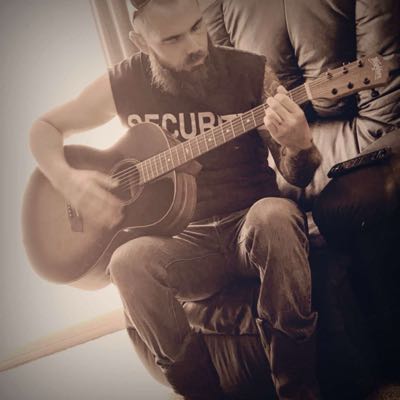 Chris / Musician
