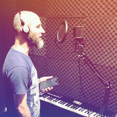 Renato / Musician