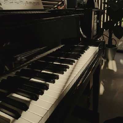Sr / Musician