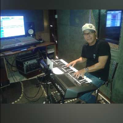 Reginaldo / Musician