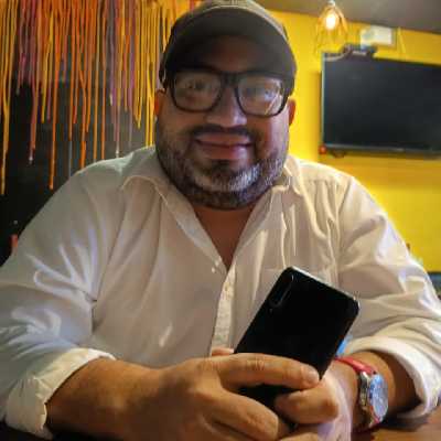 Luis / Musician