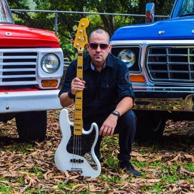 Luis / Musician