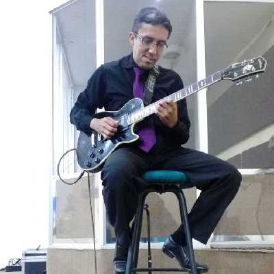 Luis / Musician