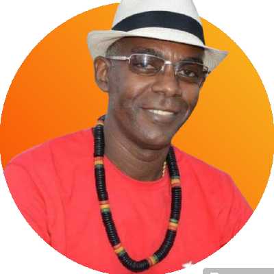 Luiz / Musician