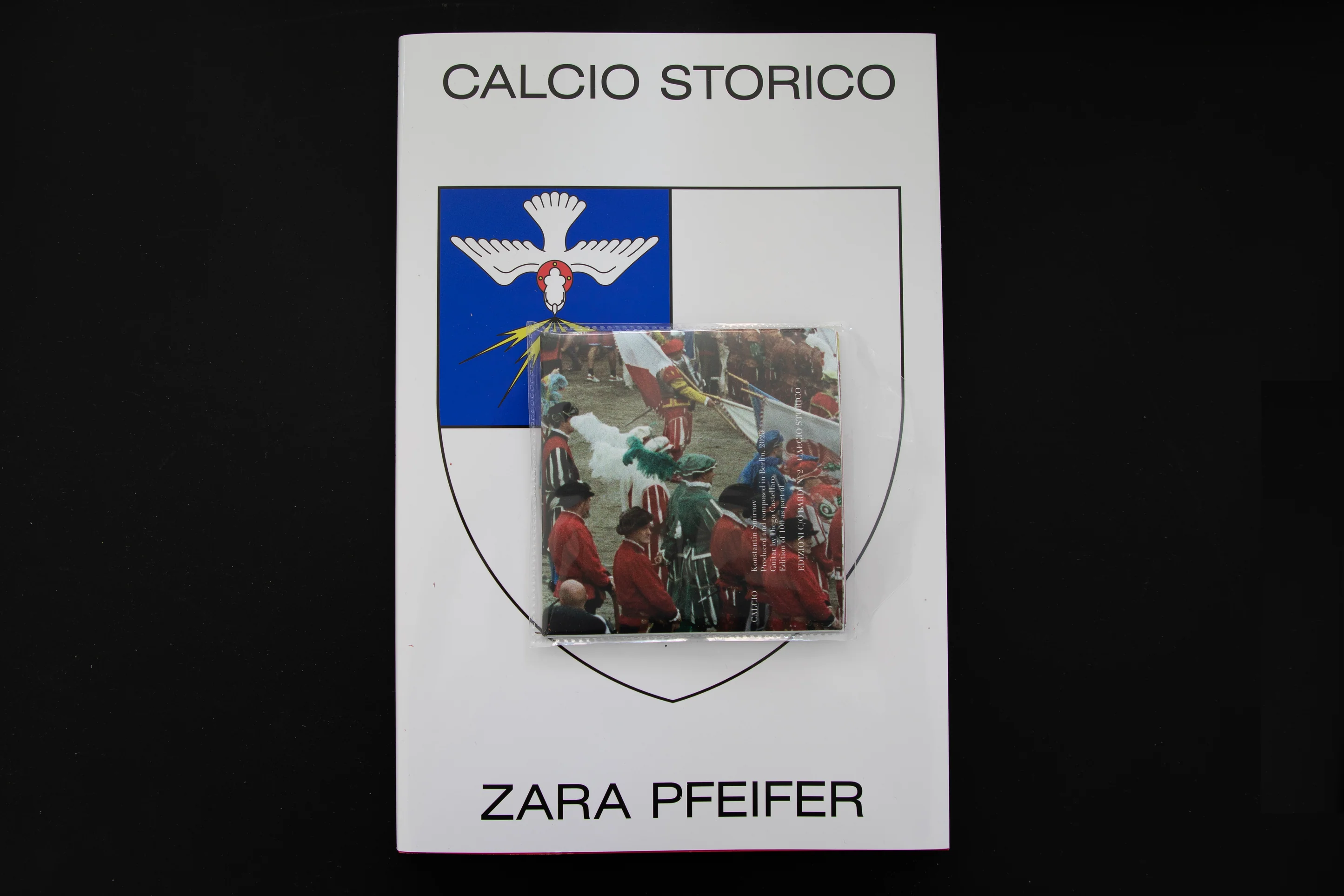 "CALCIO STORICO" book by Zara Pfeifer with the CD
