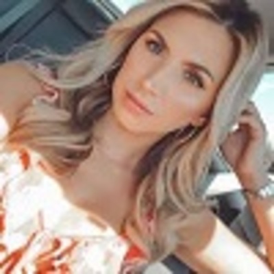 Julia Smith's avatar