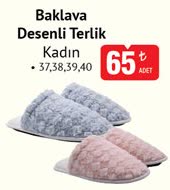 Baklava Desenli Terlik Kadın image