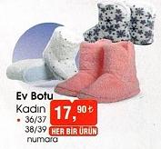 Ev Botu Kadın image