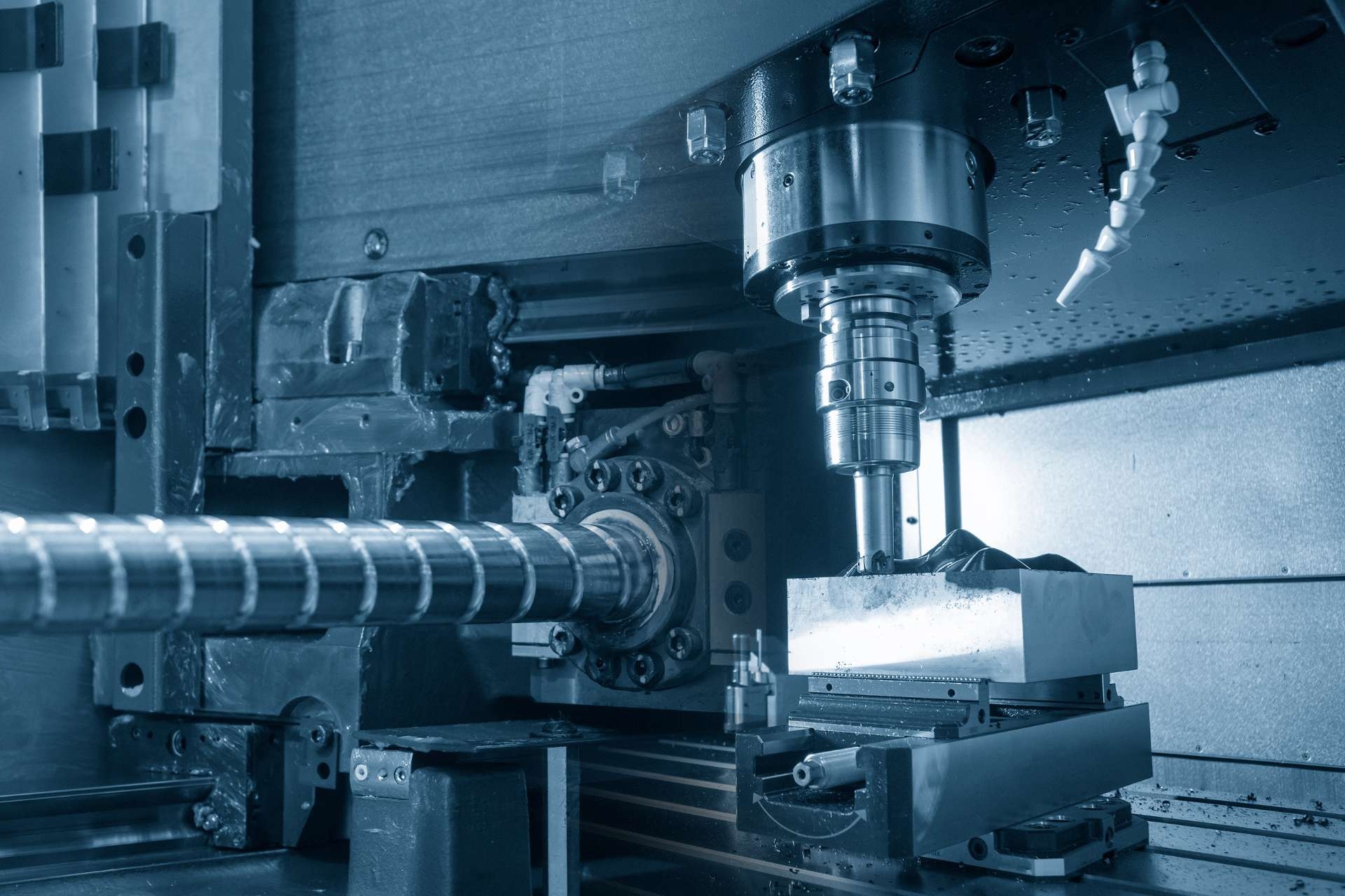 How can a company minimize downtime during a gearbox overhaul process?