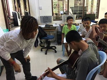 ミャンマービレッジスクールで音楽教室スタート。