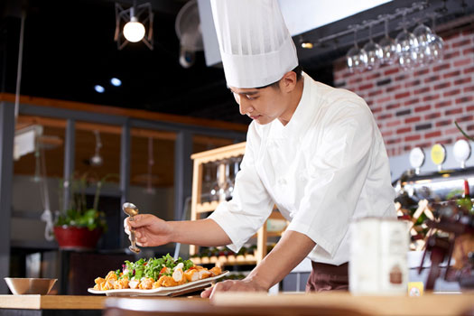 夏は細菌性食中毒にご用心。飲食店がすべき予防と万一のときに必要な保健所対応