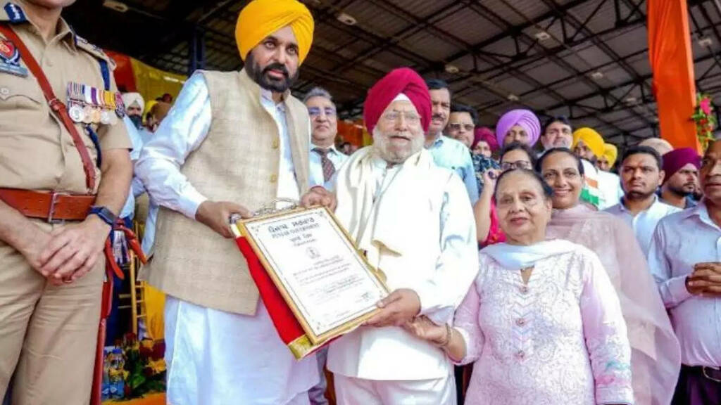 Punjab CM honours seven renowned personalities with state award on Independence Day