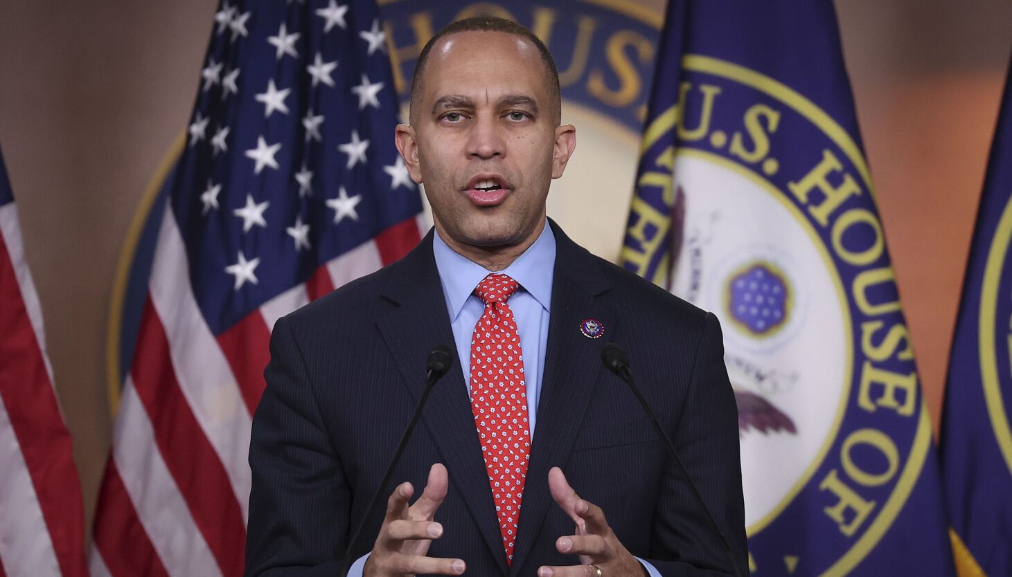 New House Democratic Leader Hakeem Jeffries hits Chicago on Sunday