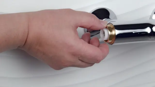 HANSAUNITA Bath and shower model servicing cartridge adjusting water temperature
