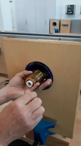 HANSAVAROX PRO Thermostat assembling