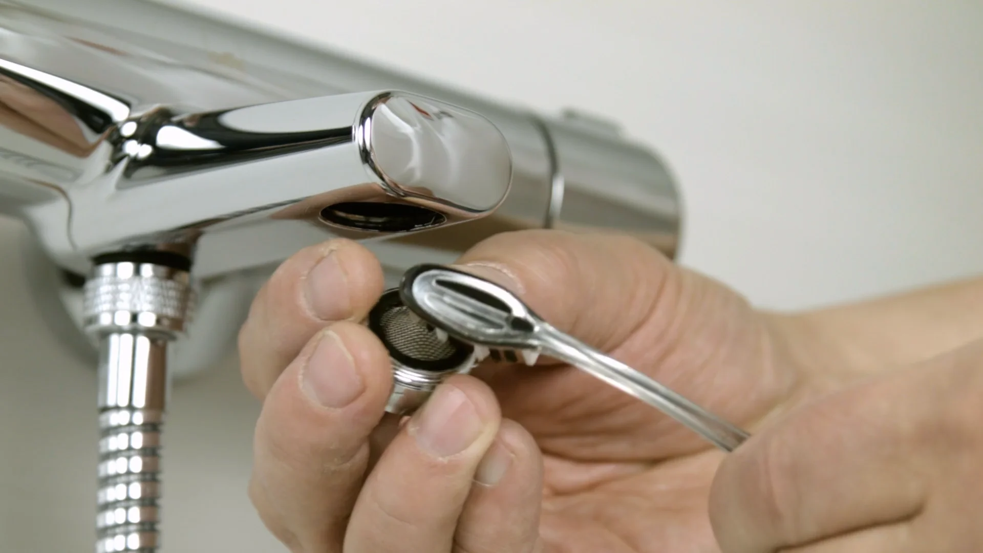 Oras Nova - Cleaning the aerator