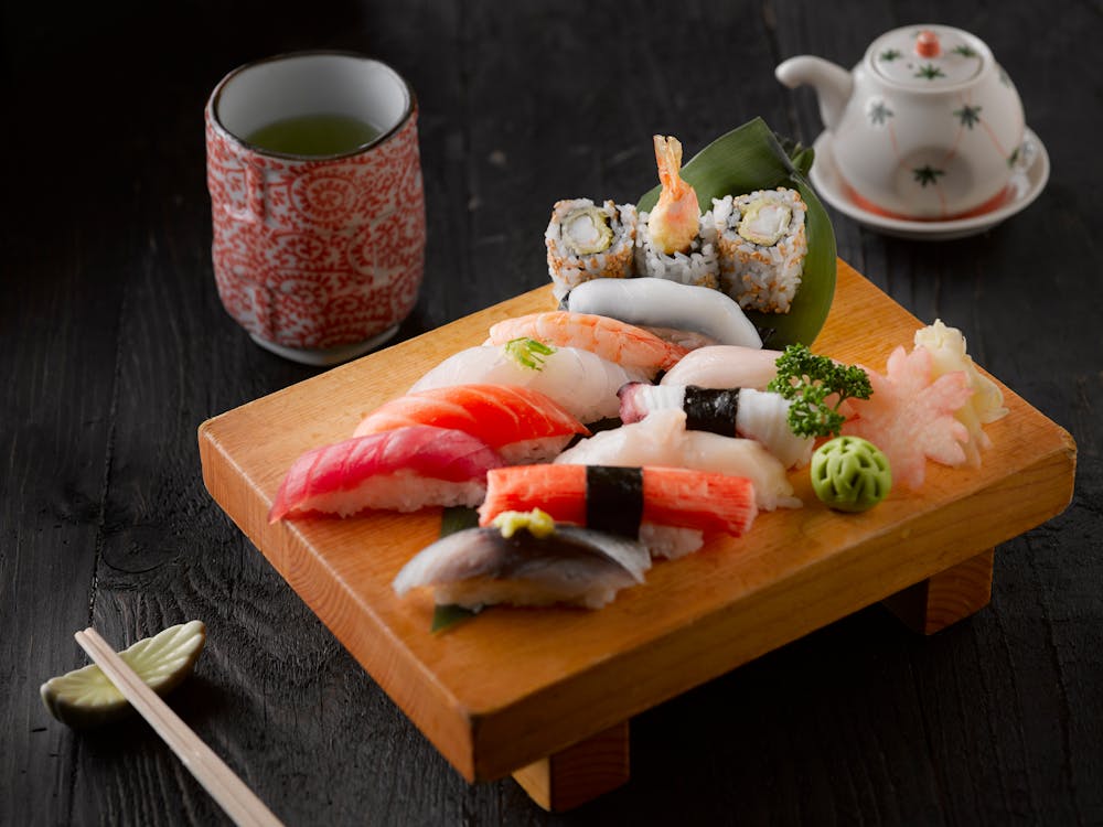 MAKI ROLLS – URAMAKIS -NIGIRIS