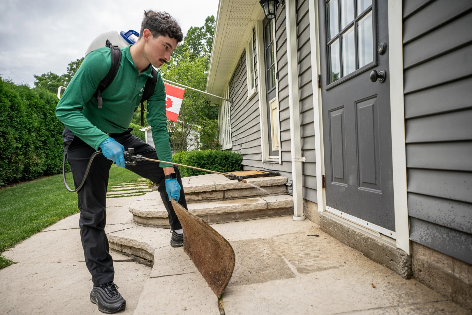 Pest control technician in London
