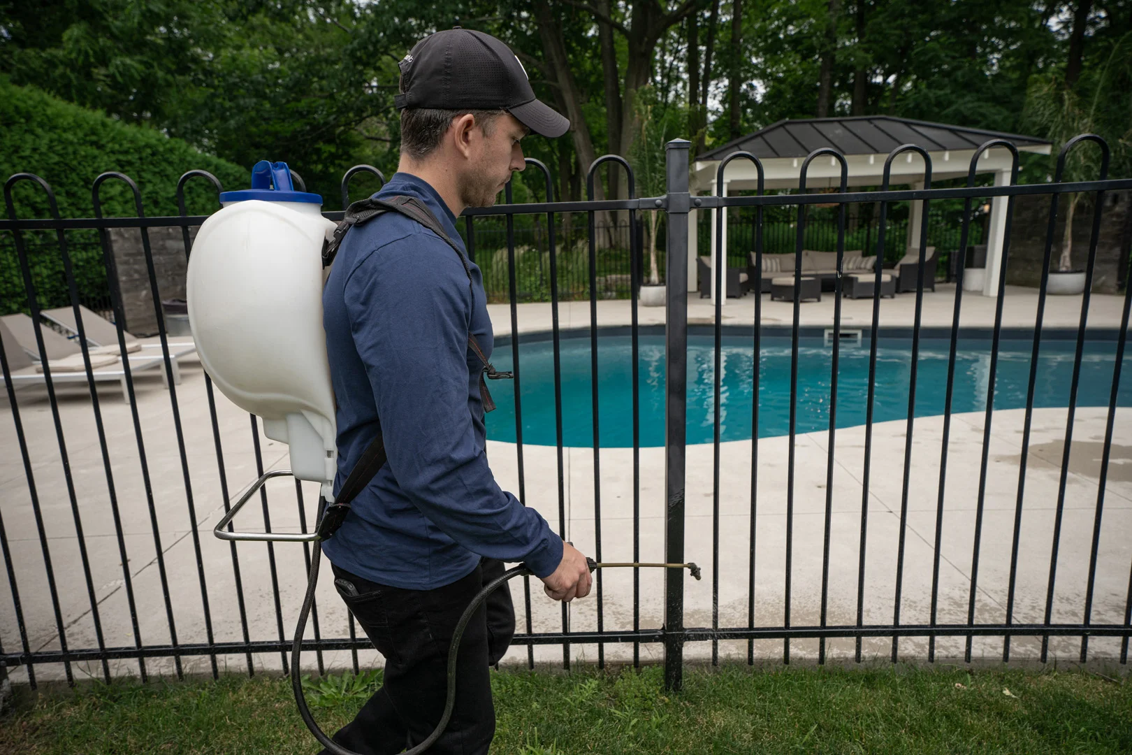 Pest control technician in Mississauga