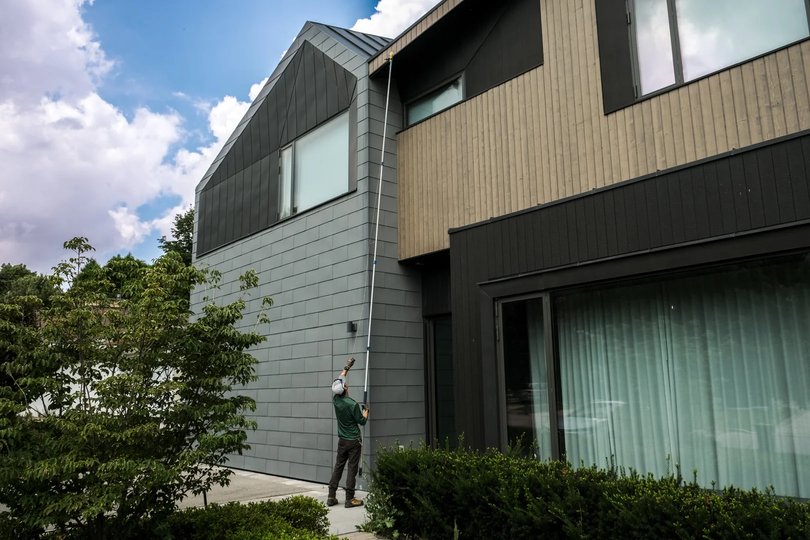 Pest control technician in Nanaimo