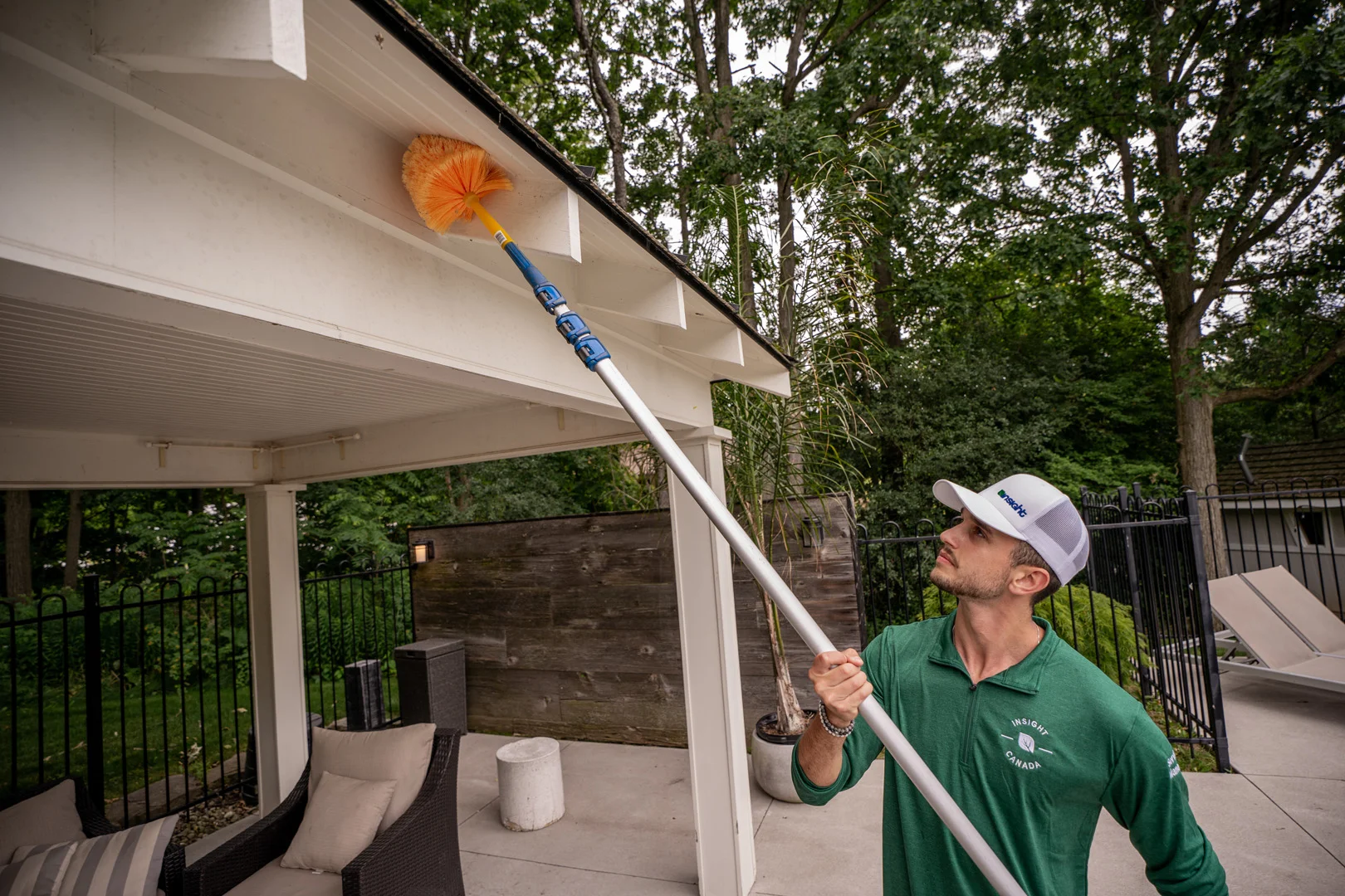 Pest control technician in Pickering