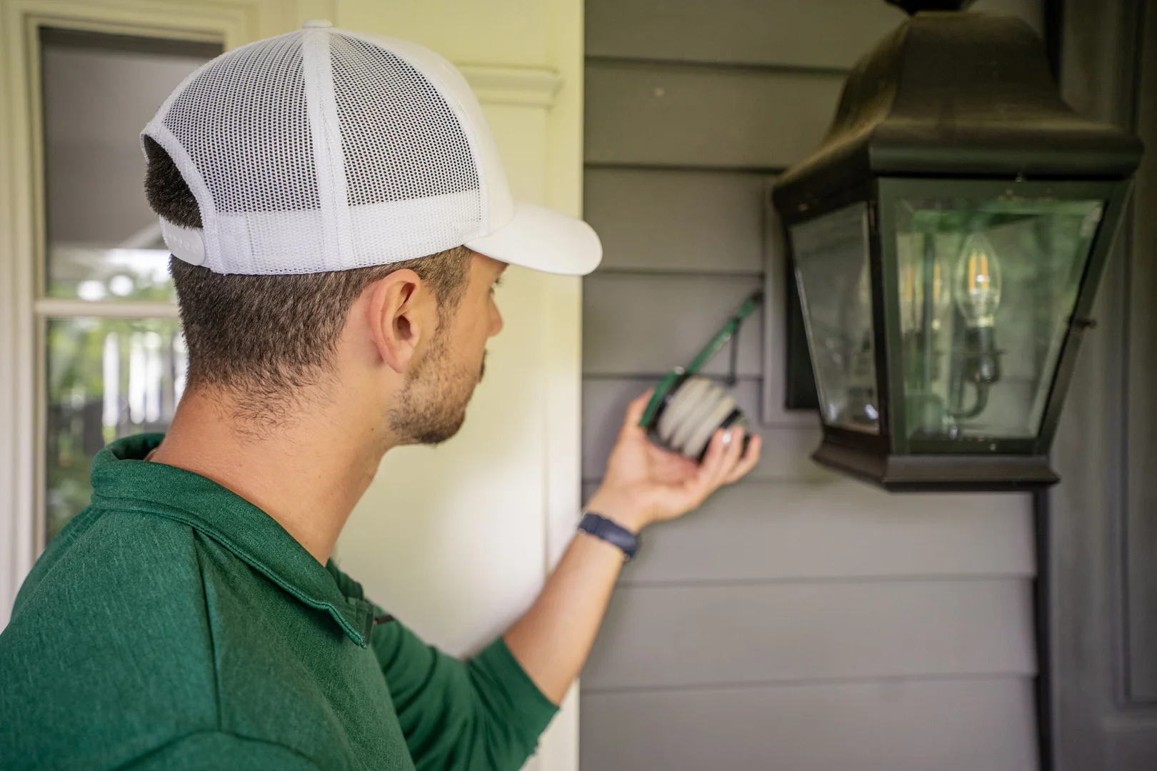 Pest control technician in Red Deer