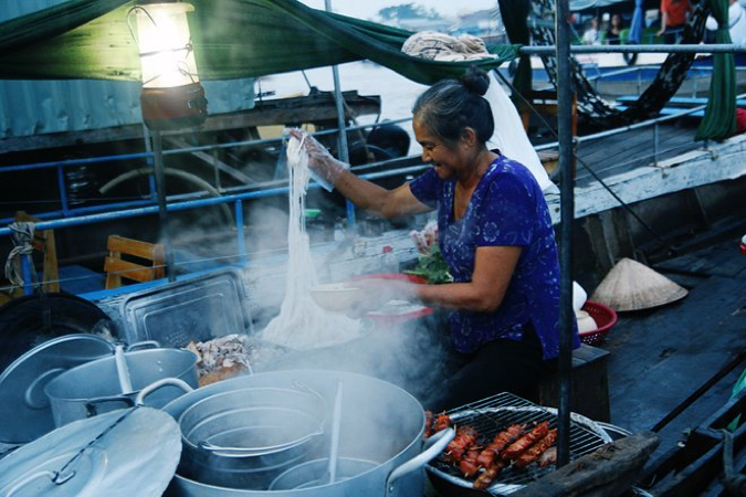 floating markets in Vietnam