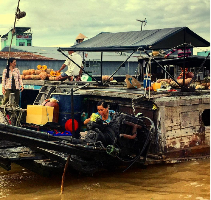 floating markets in Vietnam