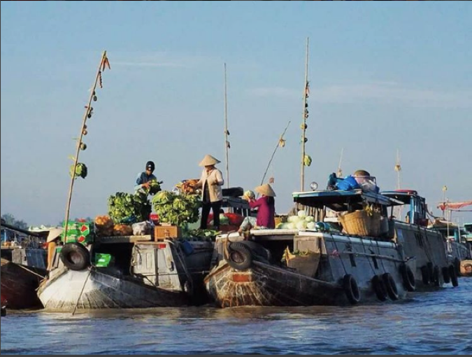 floating market in Vietnam